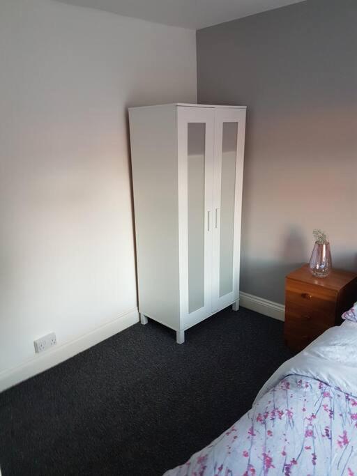 Two Bedroom Maisonette Close Towarwick Uni Ковентри Экстерьер фото